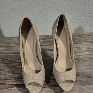 Chic Gold Peep-Toe Heels